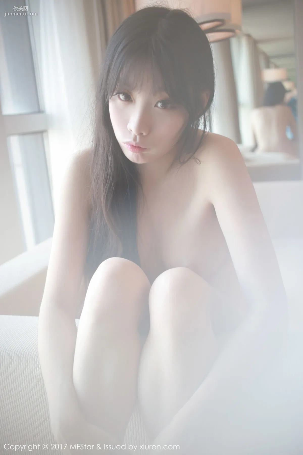 草莓兔兔《雪白肌膚的少女胴體》 [模範學院MFStar] Vol.083 寫真集 4