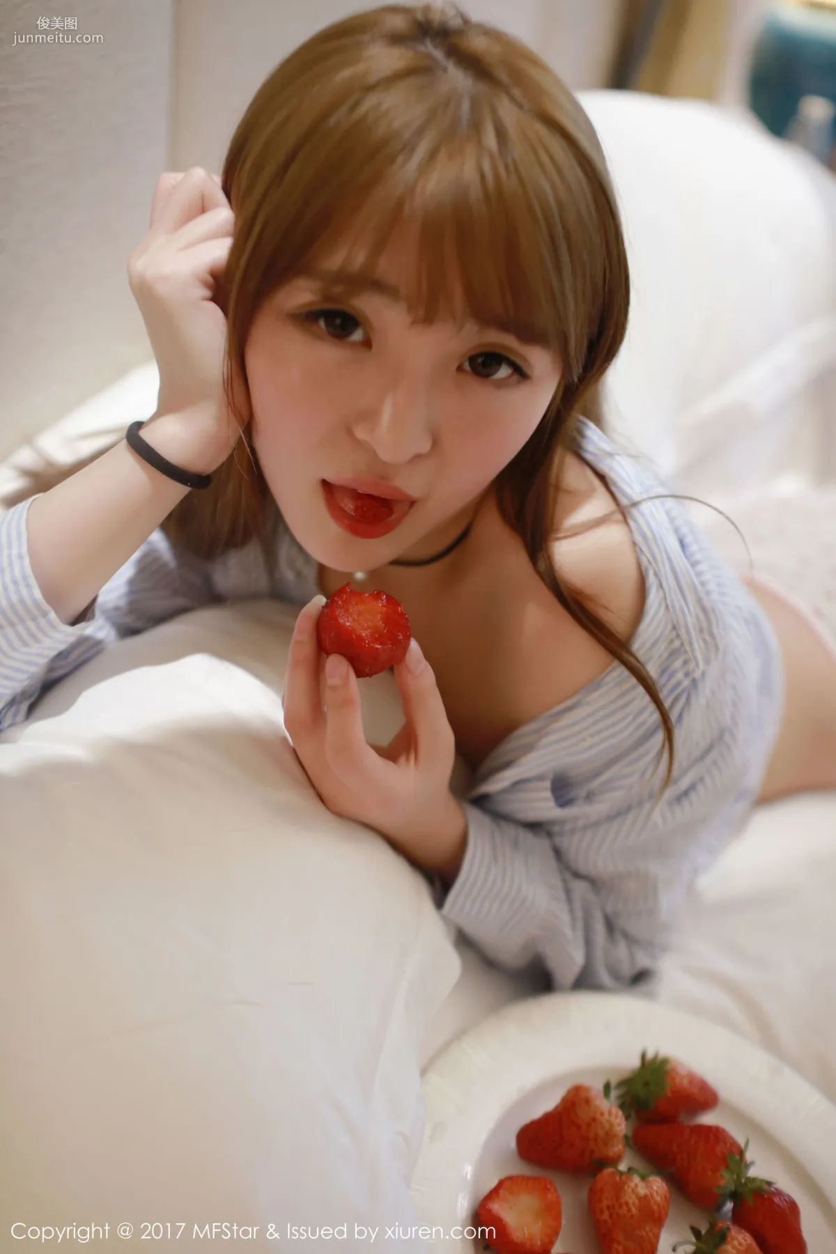 伊小七MoMo《草莓内褲+襯衫系列》 [模範學院MFStar] Vol.096 寫真集 19