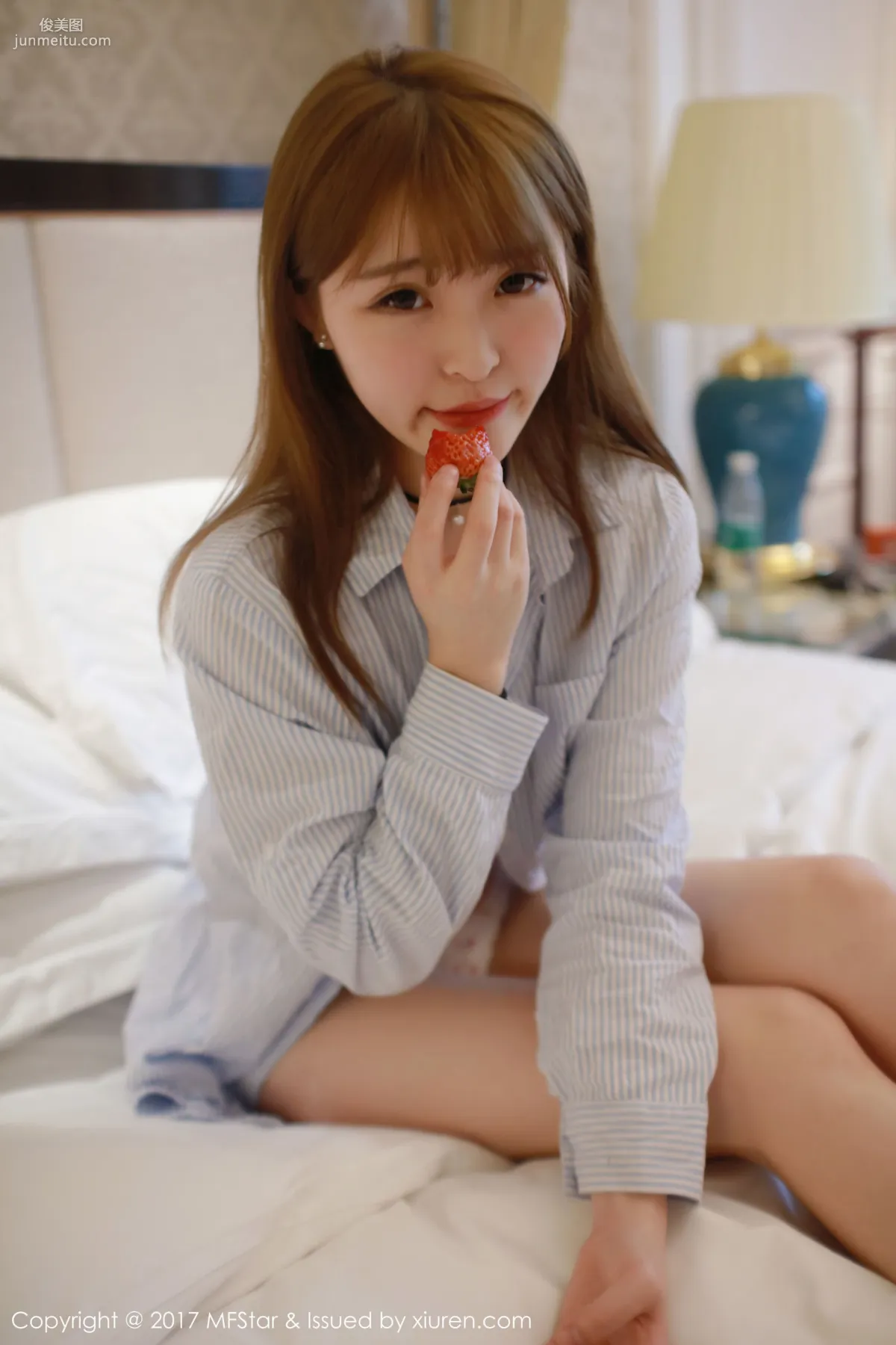 伊小七MoMo《草莓内褲+襯衫系列》 [模範學院MFStar] Vol.096 寫真集 5