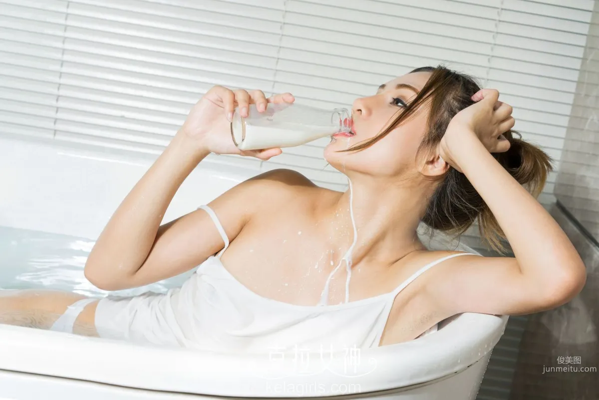 Abby《混血尤物牛奶浴》 [克拉女神] 寫真集 25