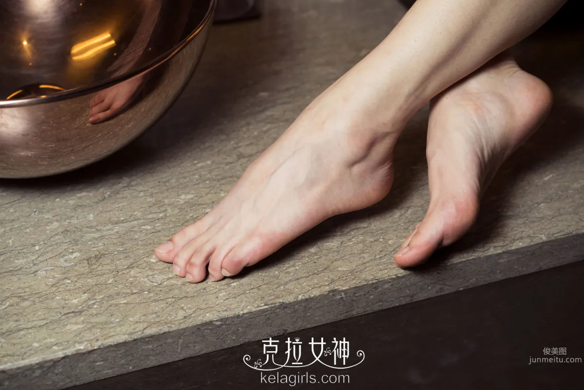 周拉拉《銅碗盛玉足》 [克拉女神] 寫真集 7