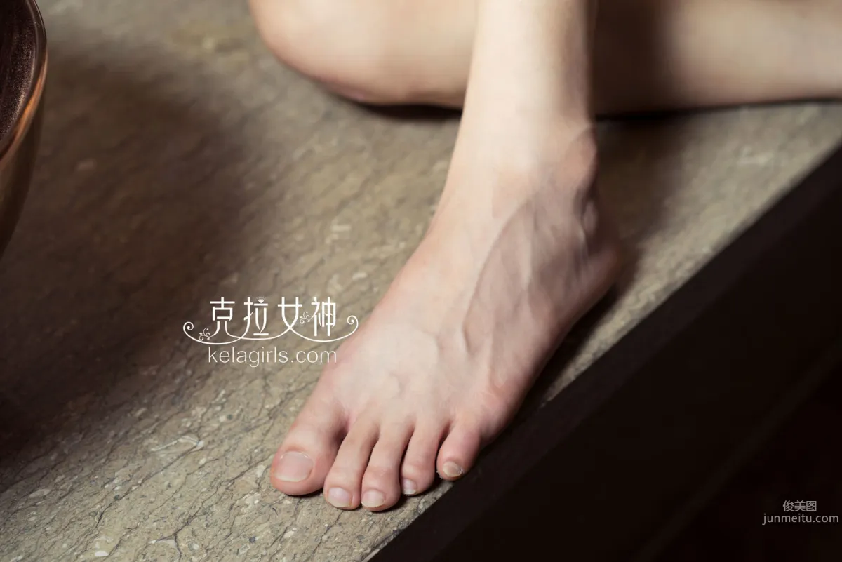 周拉拉《銅碗盛玉足》 [克拉女神] 寫真集 17