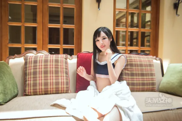 周熙妍《學生服幻想蘿莉》 [頭條女神] 寫真集