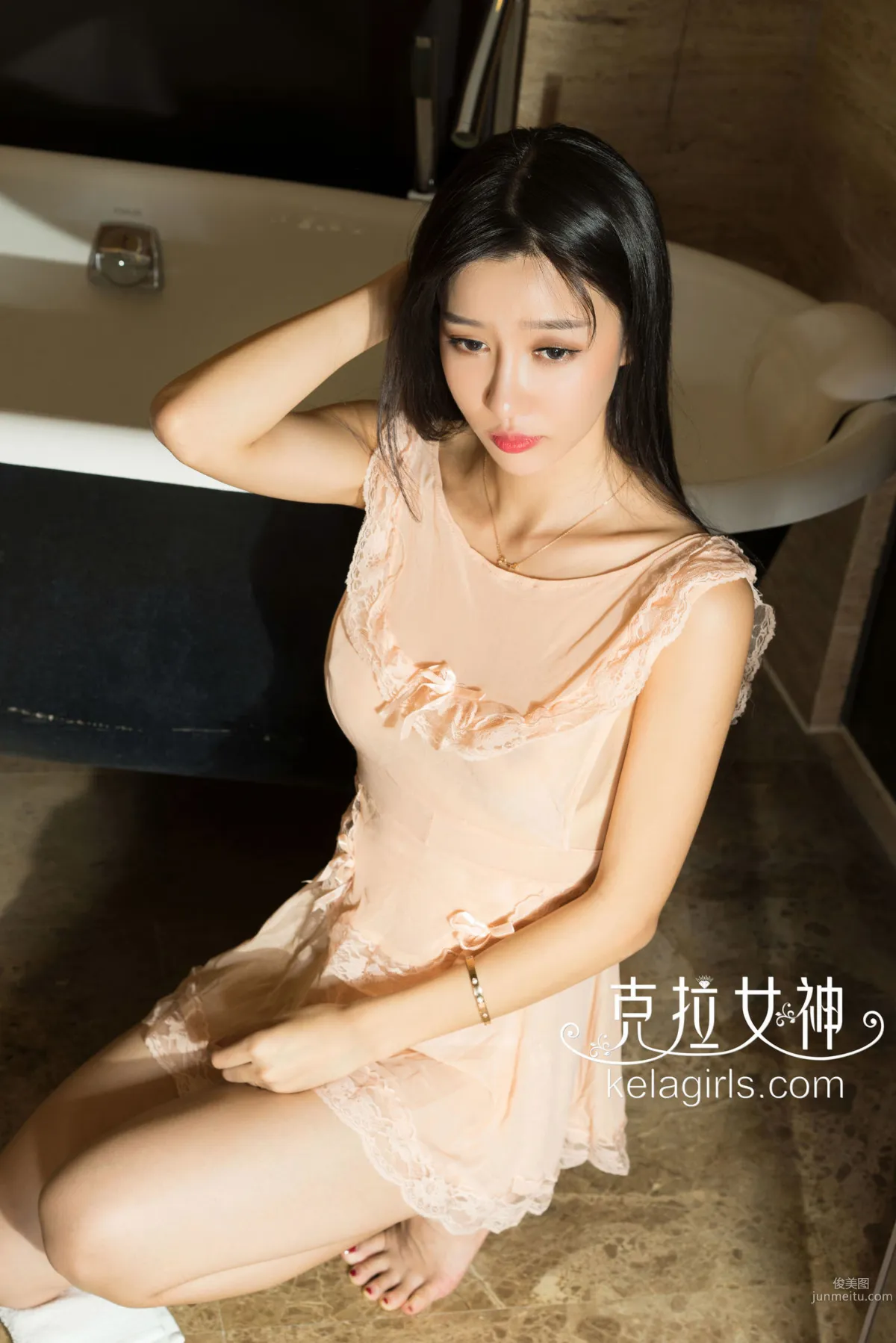 吳倩倩《圍裙・春光》 [克拉女神] 寫真集 13