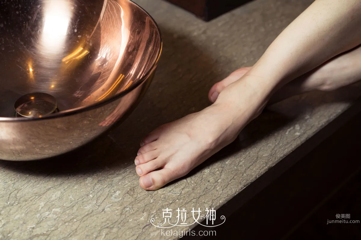 周拉拉《銅碗盛玉足》 [克拉女神] 寫真集 8