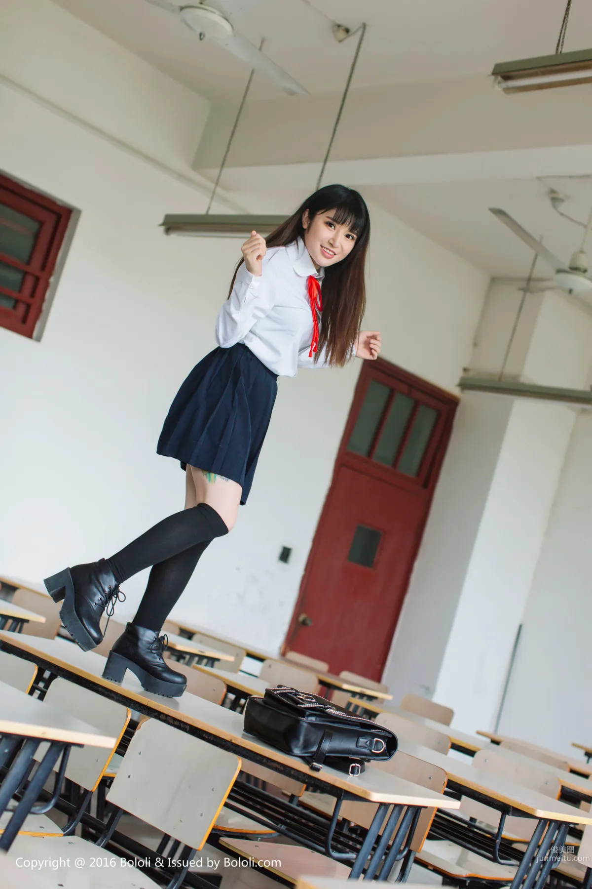 豆豆《校服女生》 [Kimoe激萌文化] KIM019 写真集8