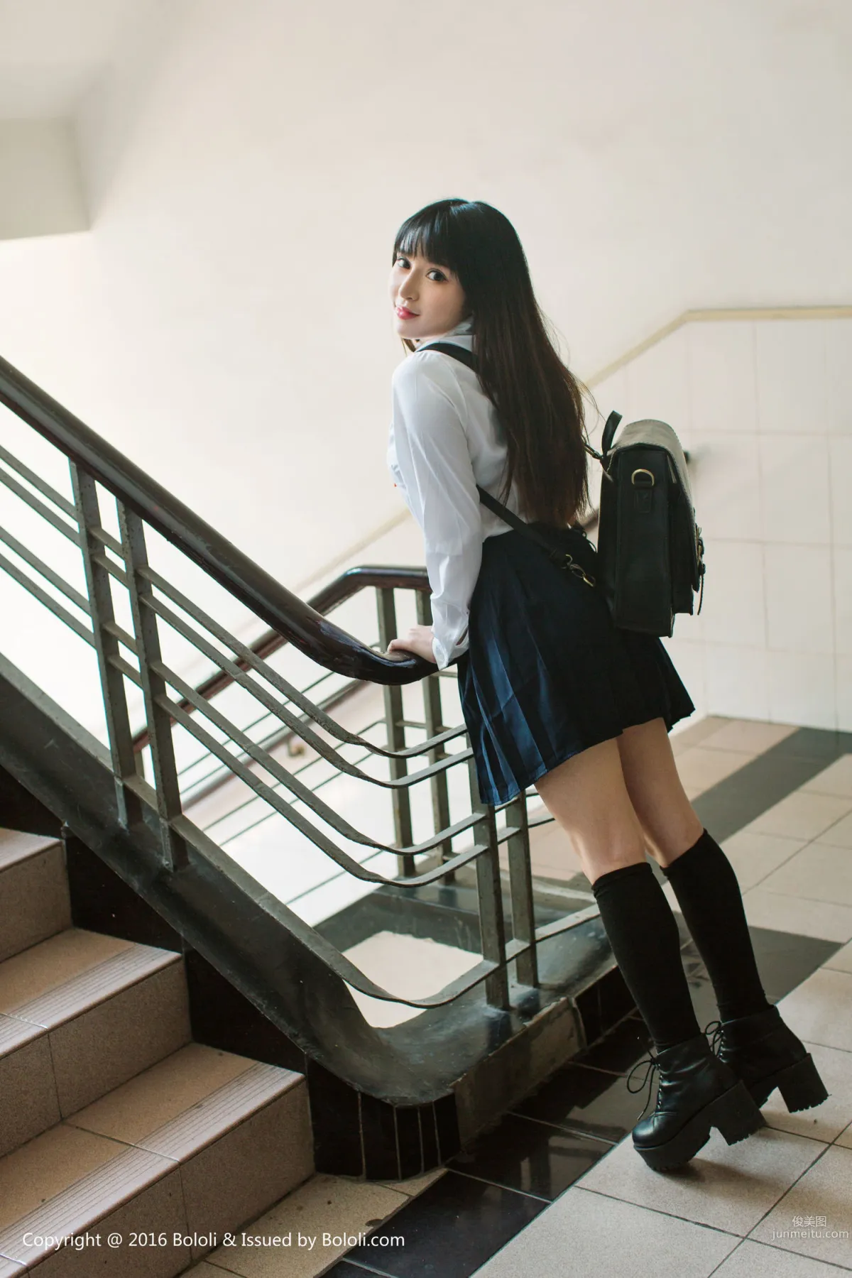 豆豆《校服女生》 [Kimoe激萌文化] KIM019 写真集13