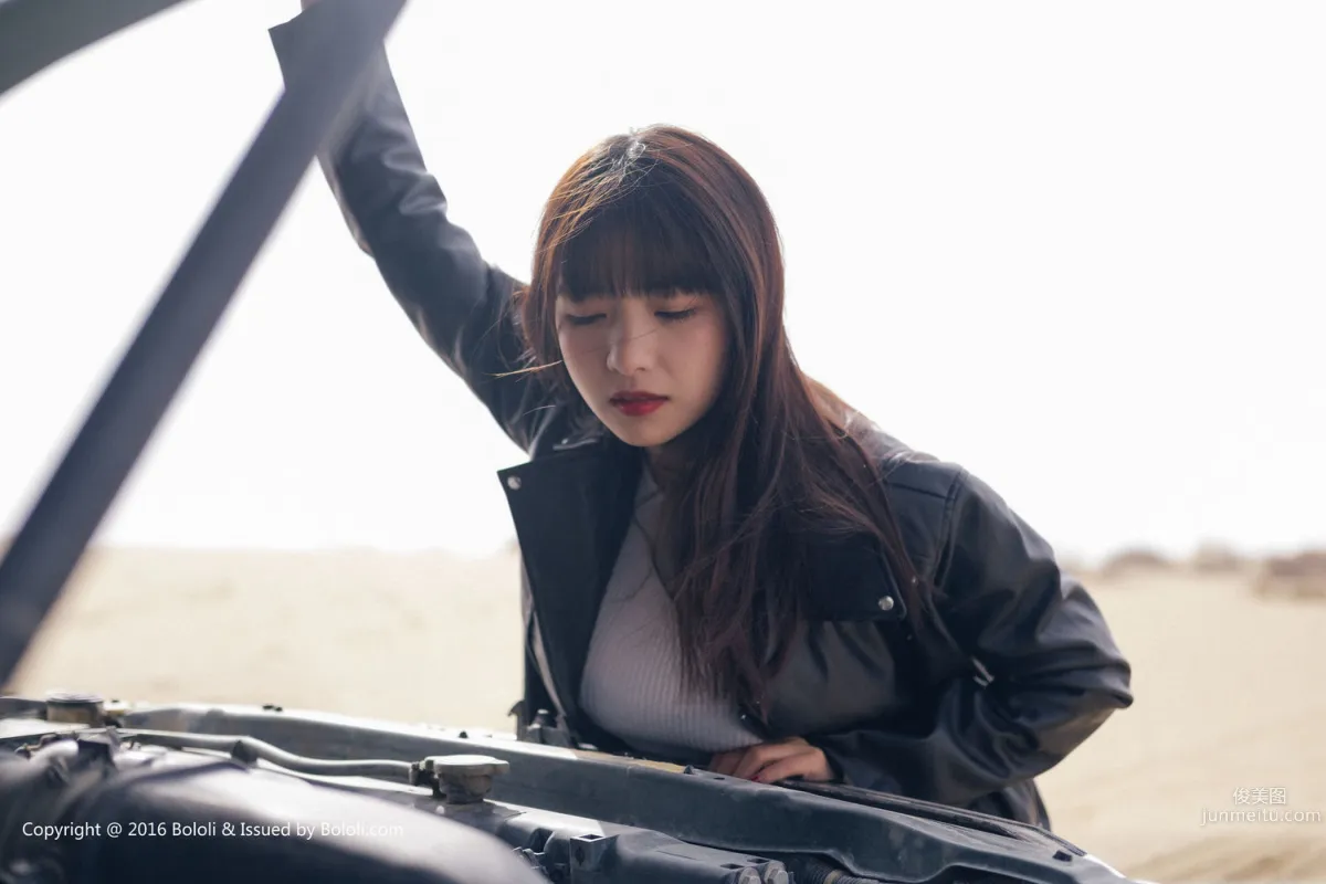 周聞/球球《沙漠機車女》 [Kimoe激萌文化] KIM010 寫真集 45