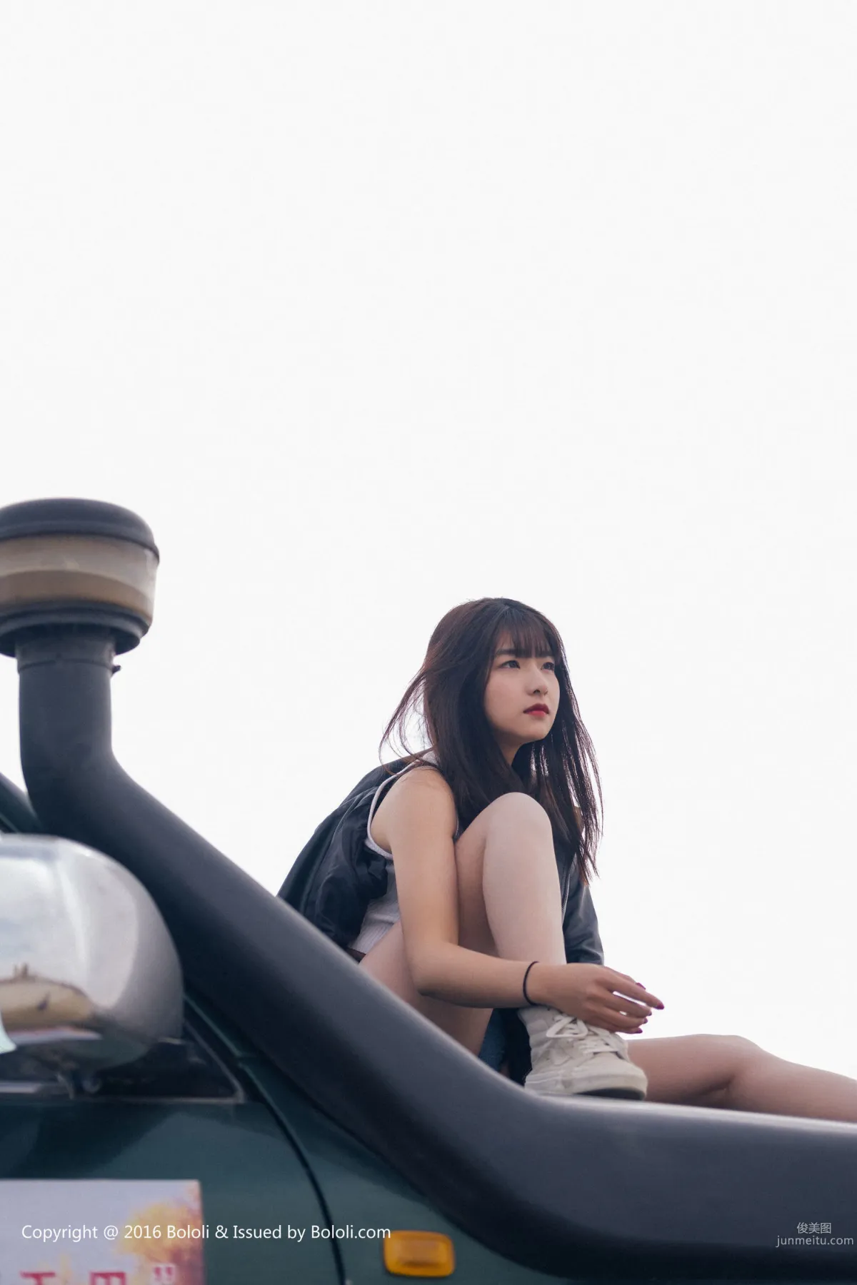 周聞/球球《沙漠機車女》 [Kimoe激萌文化] KIM010 寫真集 32