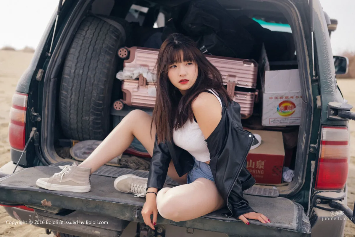 周聞/球球《沙漠機車女》 [Kimoe激萌文化] KIM010 寫真集 31