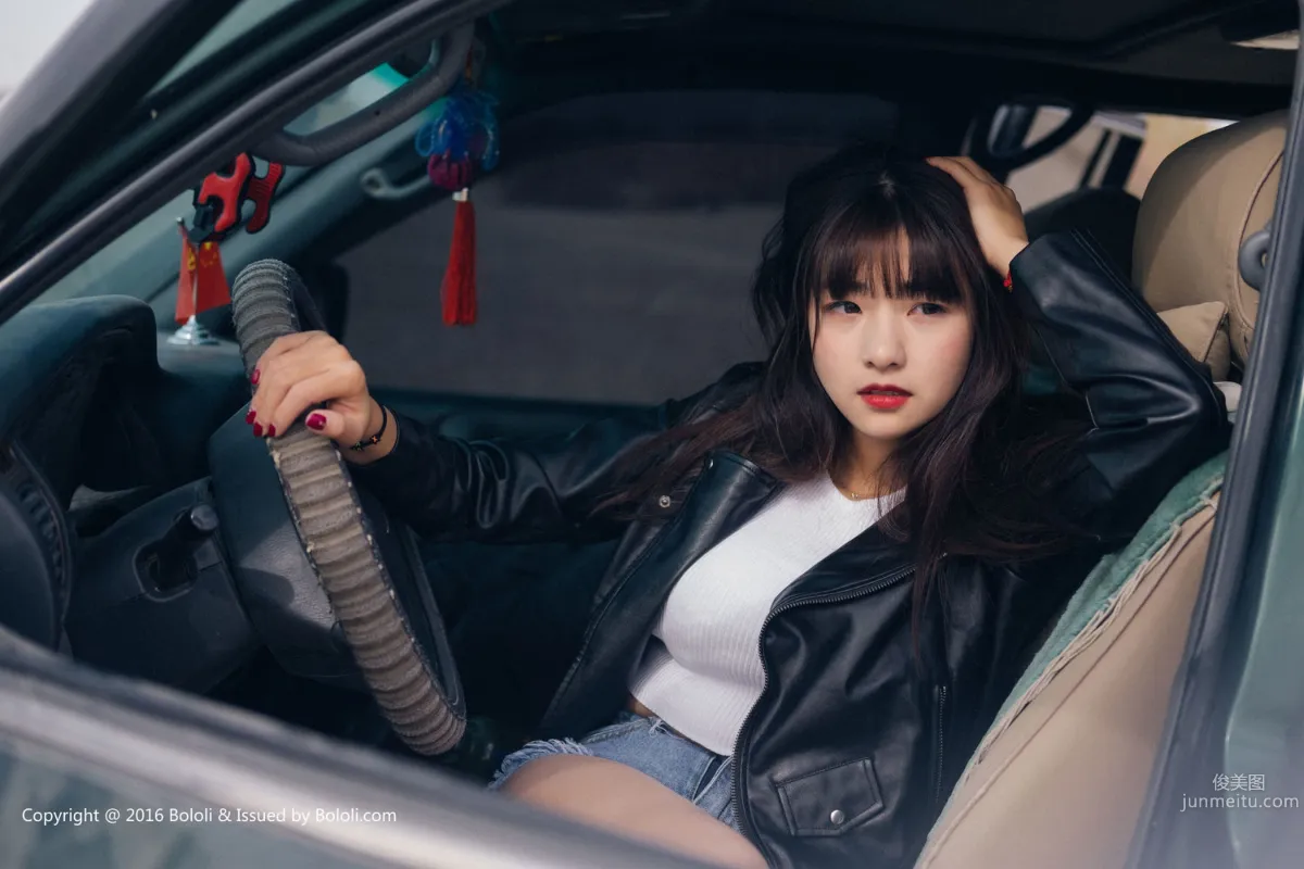 周聞/球球《沙漠機車女》 [Kimoe激萌文化] KIM010 寫真集 20