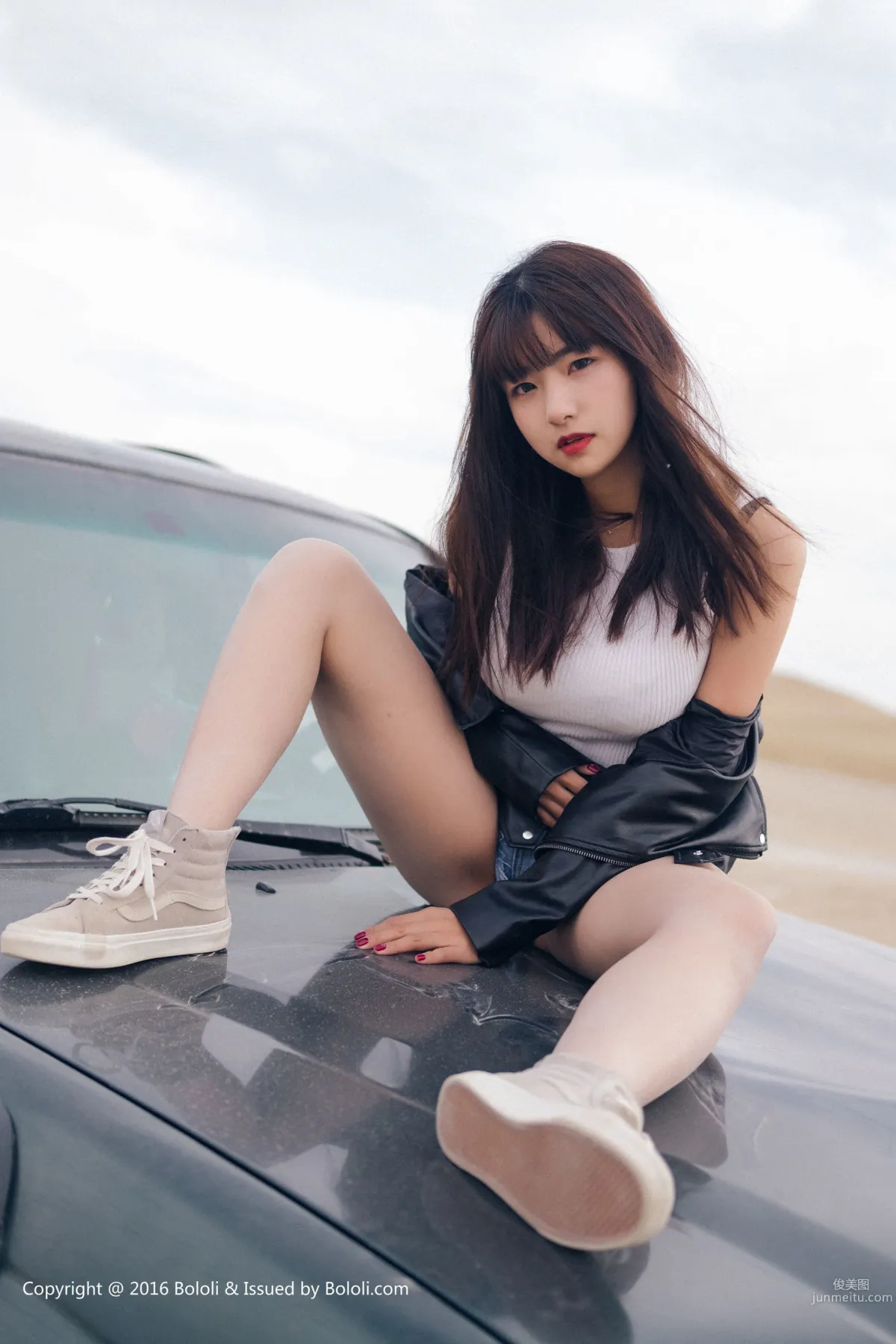 周闻/球球《沙漠机车女》 [Kimoe激萌文化] KIM010 写真集8