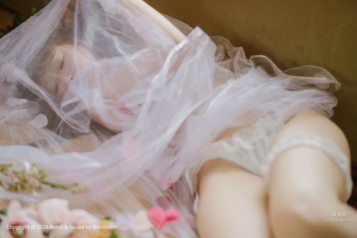 柳侑绮《白紗少女與花》 [Bololi波蘿社] BOL.090 寫真集 36