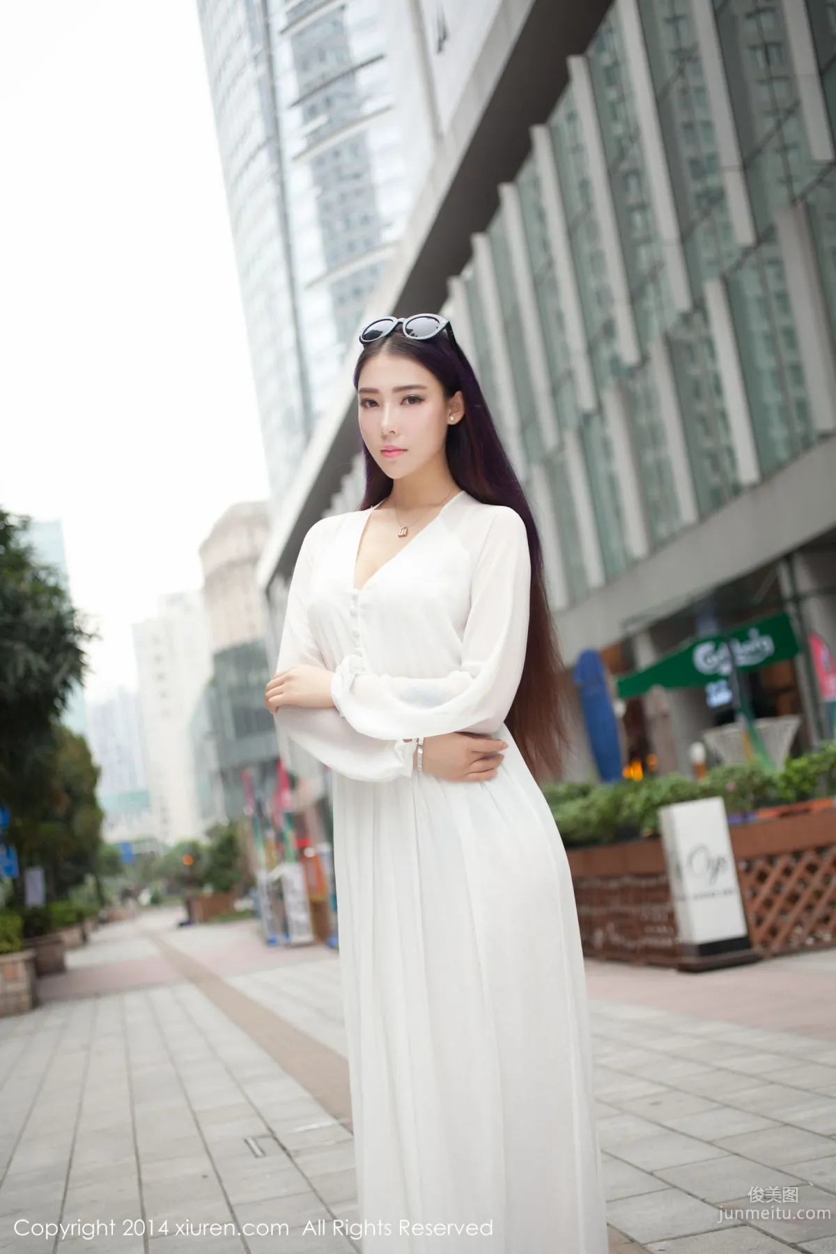 夢娜Vanessa《款款而來的特級女神》 [秀人網XiuRen] No.131 寫真集 25