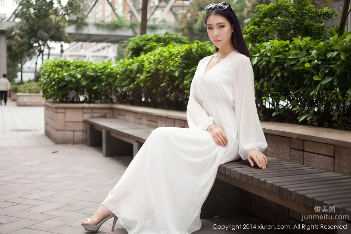 夢娜Vanessa《款款而來的特級女神》 [秀人網XiuRen] No.131 寫真集 21