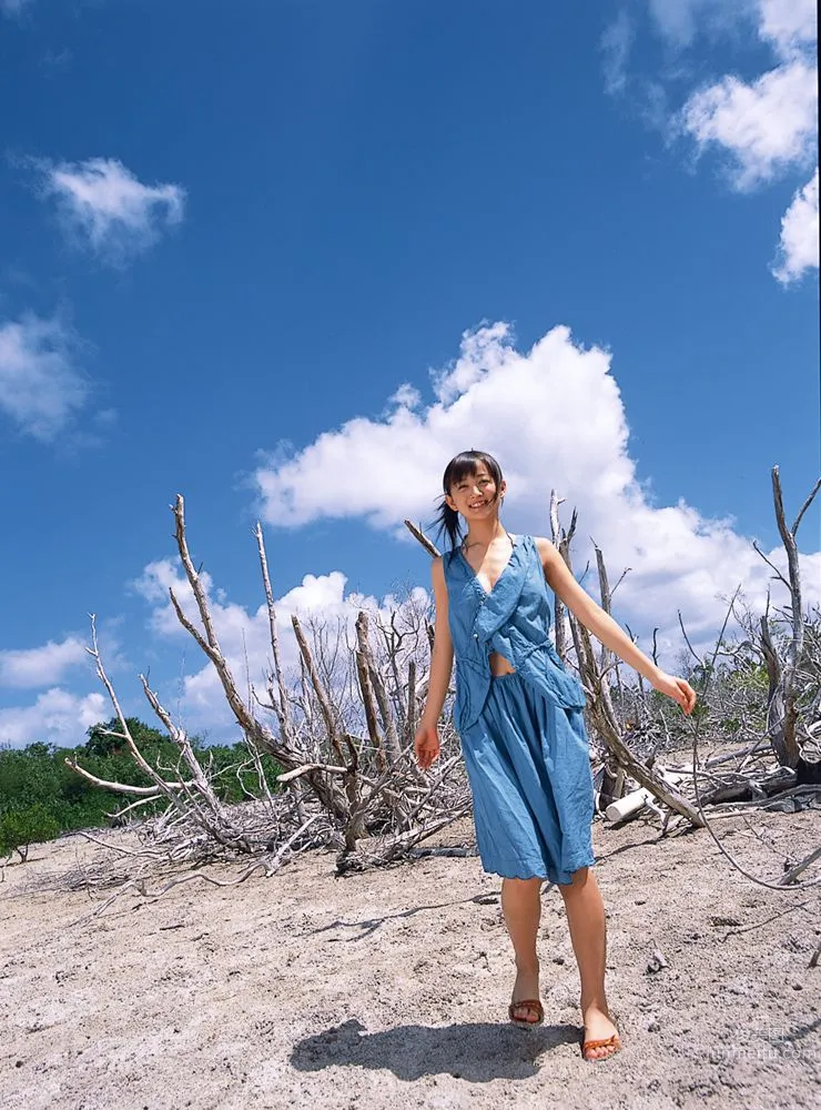 小松彩夏《Genuine》写真集 [YS Web] Vol.12122