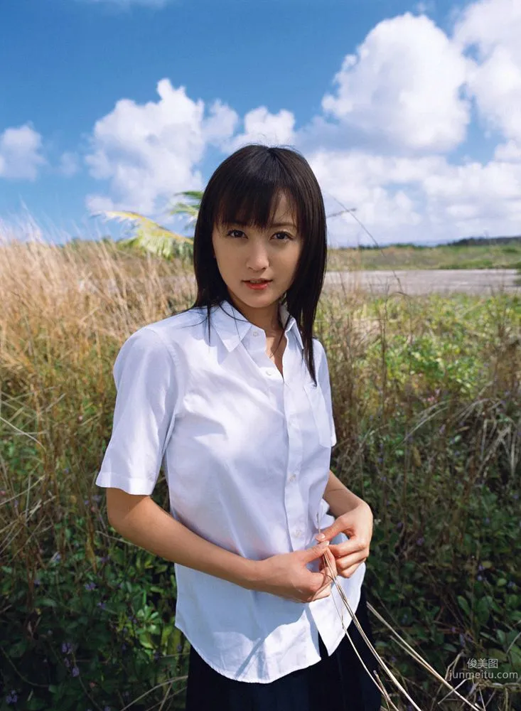 小松彩夏《Genuine》写真集 [YS Web] Vol.1211