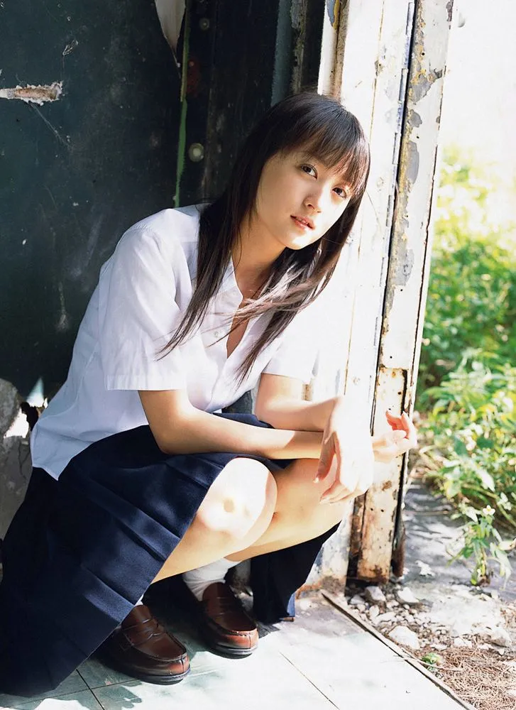 小松彩夏《Genuine》写真集 [YS Web] Vol.1212