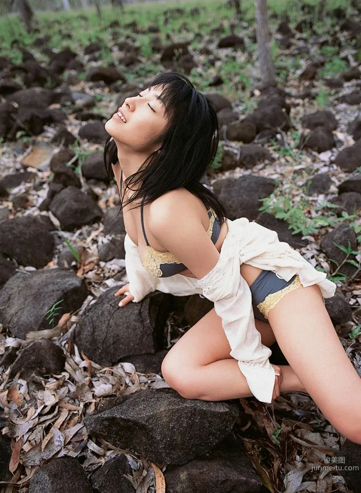 佐藤寛子《川の流れに、身をゆだねて…》寫真集 [YS Web] Vol.173 22