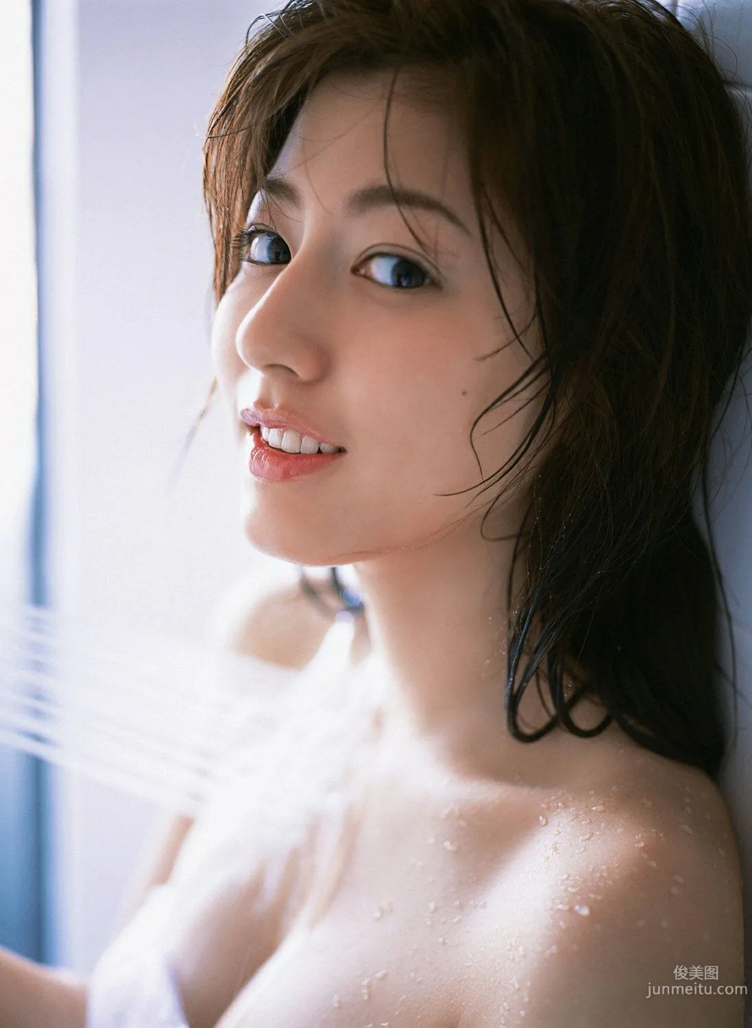 杉本有美《壓倒的美少女》寫真集 [YS Web] Vol.218 97