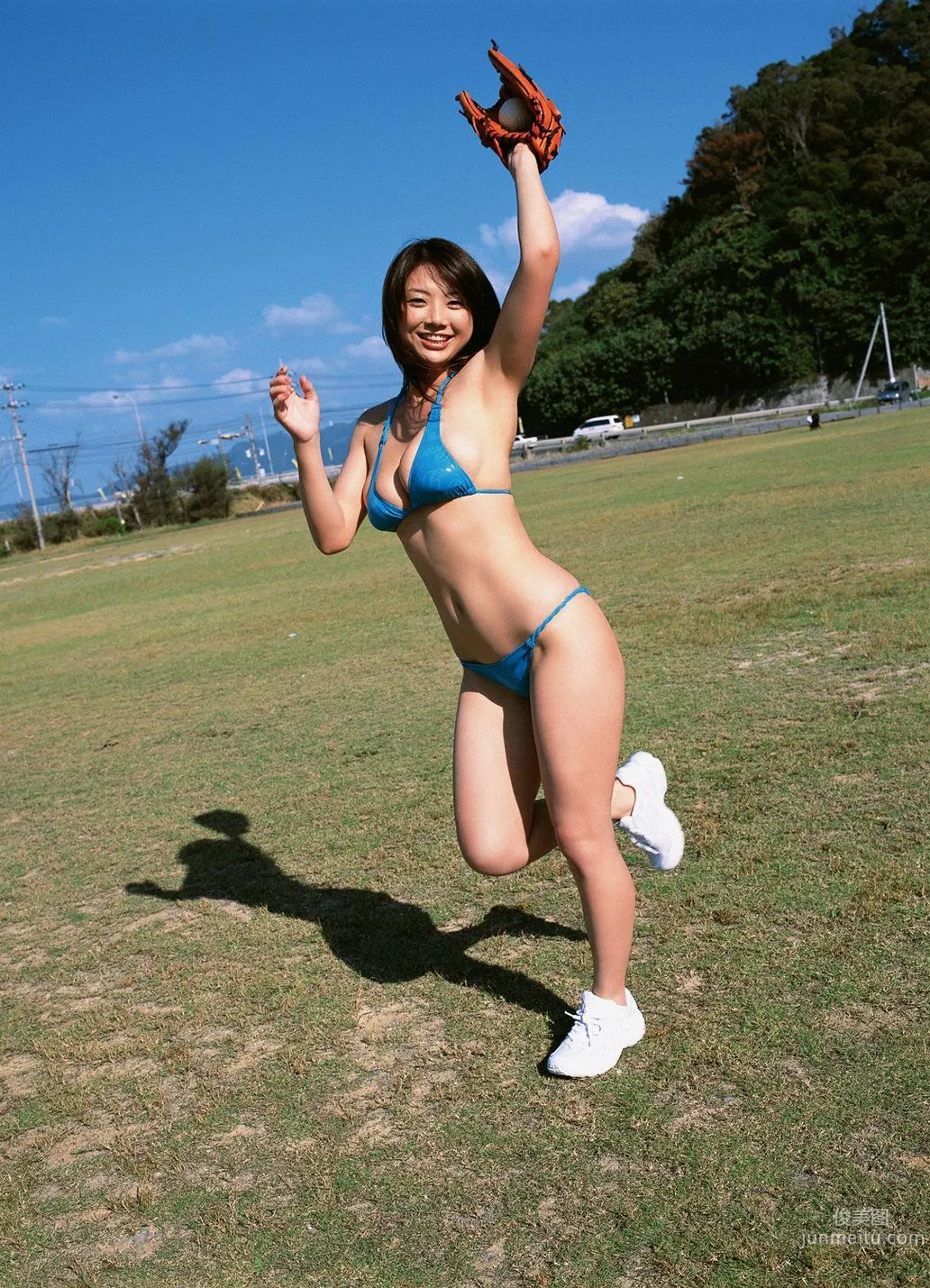 相澤仁美《男子のハートに全力投"乳"》寫真集 [YS Web] Vol.204 26