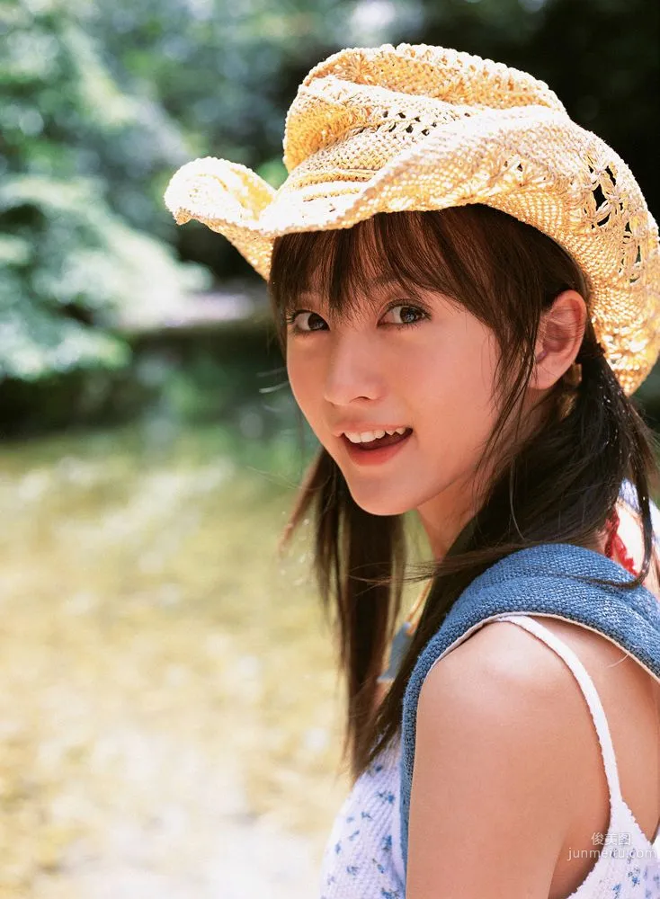 小松彩夏《おソトで大冒険》写真集 [YS Web] Vol.1461