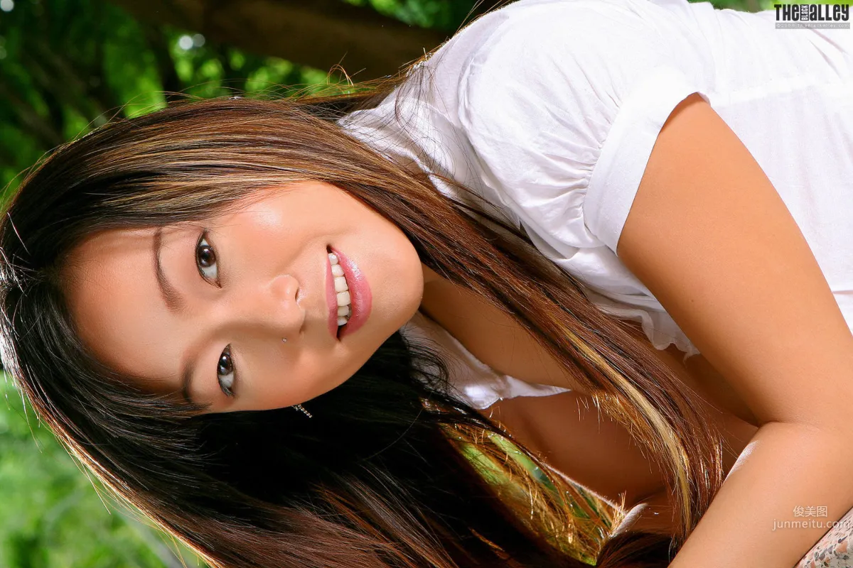 [TheBlackAlley] Lee Jen Jen 牛仔熱褲+襯衫 寫真集 35