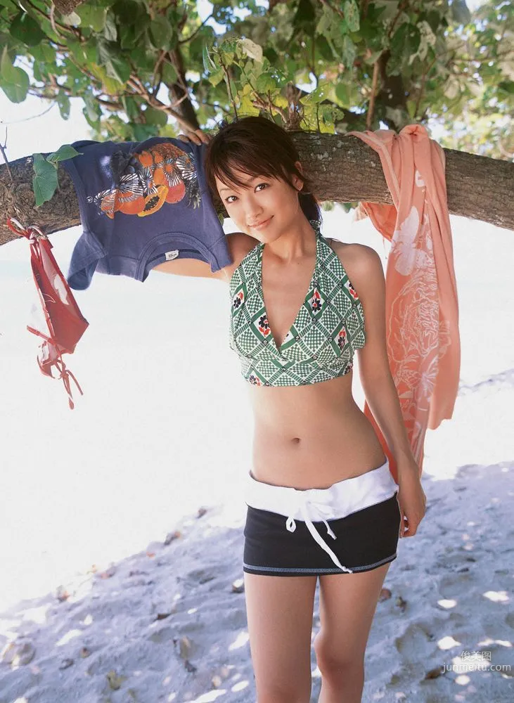 工藤裡紗《Queen of Smile》寫真集 [YS Web] Vol.164 44