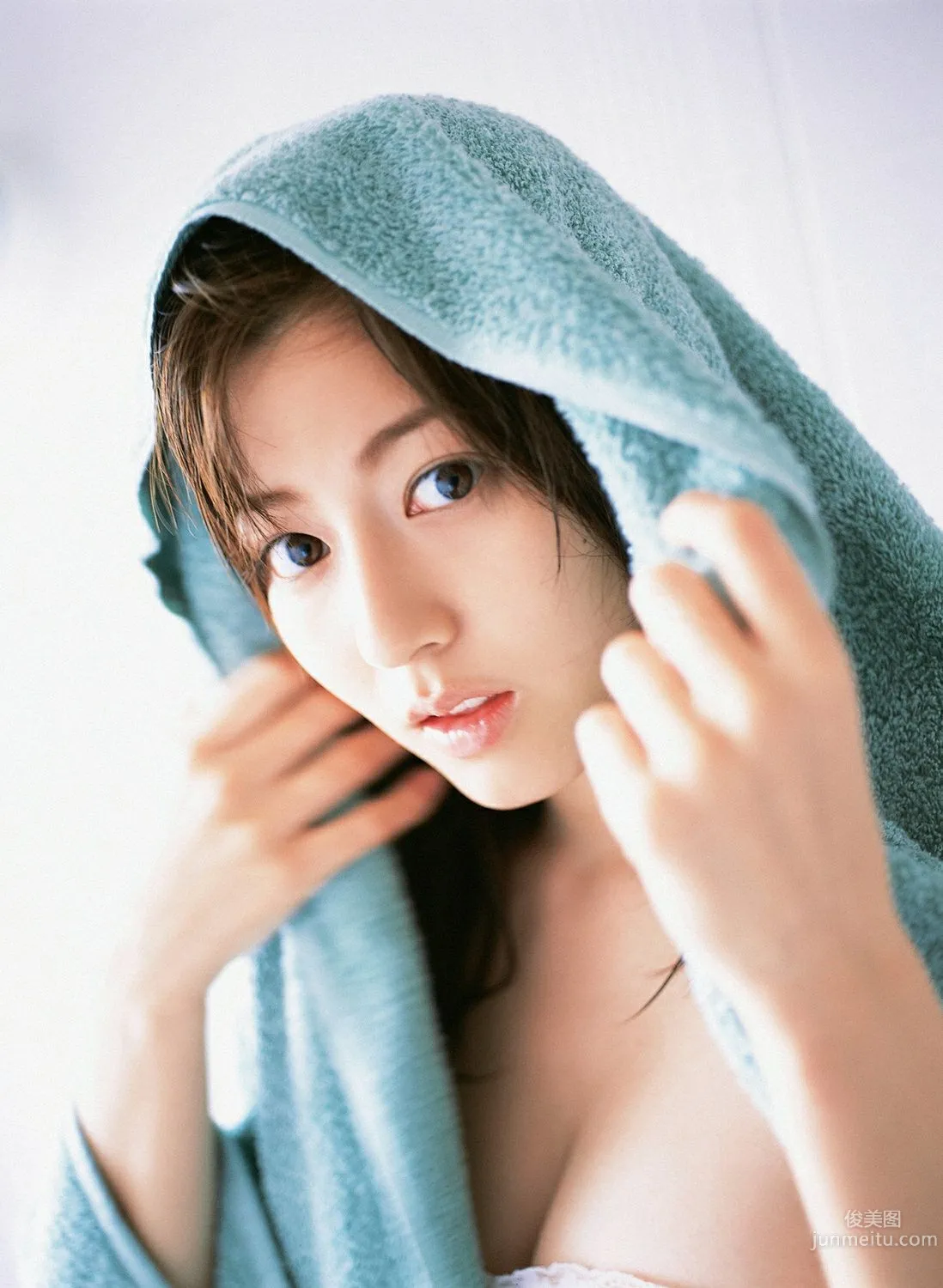 杉本有美《壓倒的美少女》寫真集 [YS Web] Vol.218 106