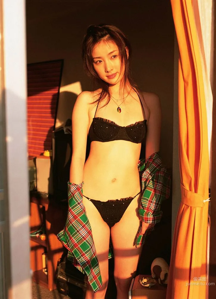 瀬戸早妃《お部屋で密着!! お風呂で》寫真集 [YS Web] Vol.148 37