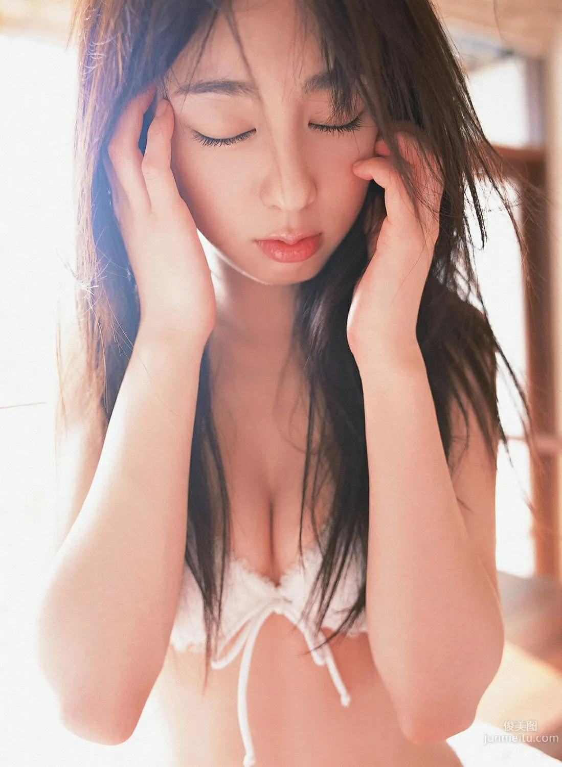 秋山莉奈《熱帯、美少女、ハプニング!!!》寫真集 [YS Web] Vol.215 53