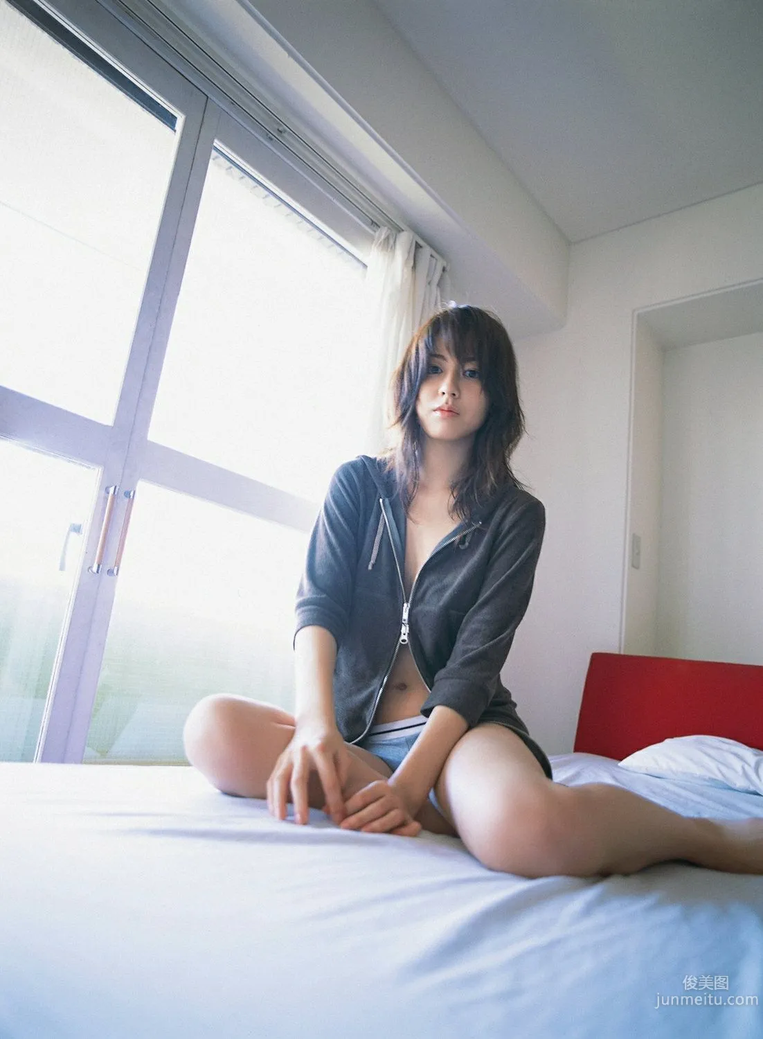 杉本有美《壓倒的美少女》寫真集 [YS Web] Vol.218 81