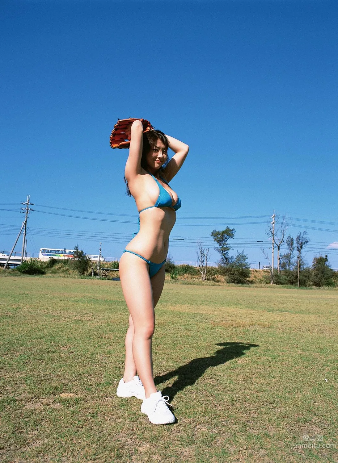 相澤仁美《男子のハートに全力投"乳"》寫真集 [YS Web] Vol.204 24