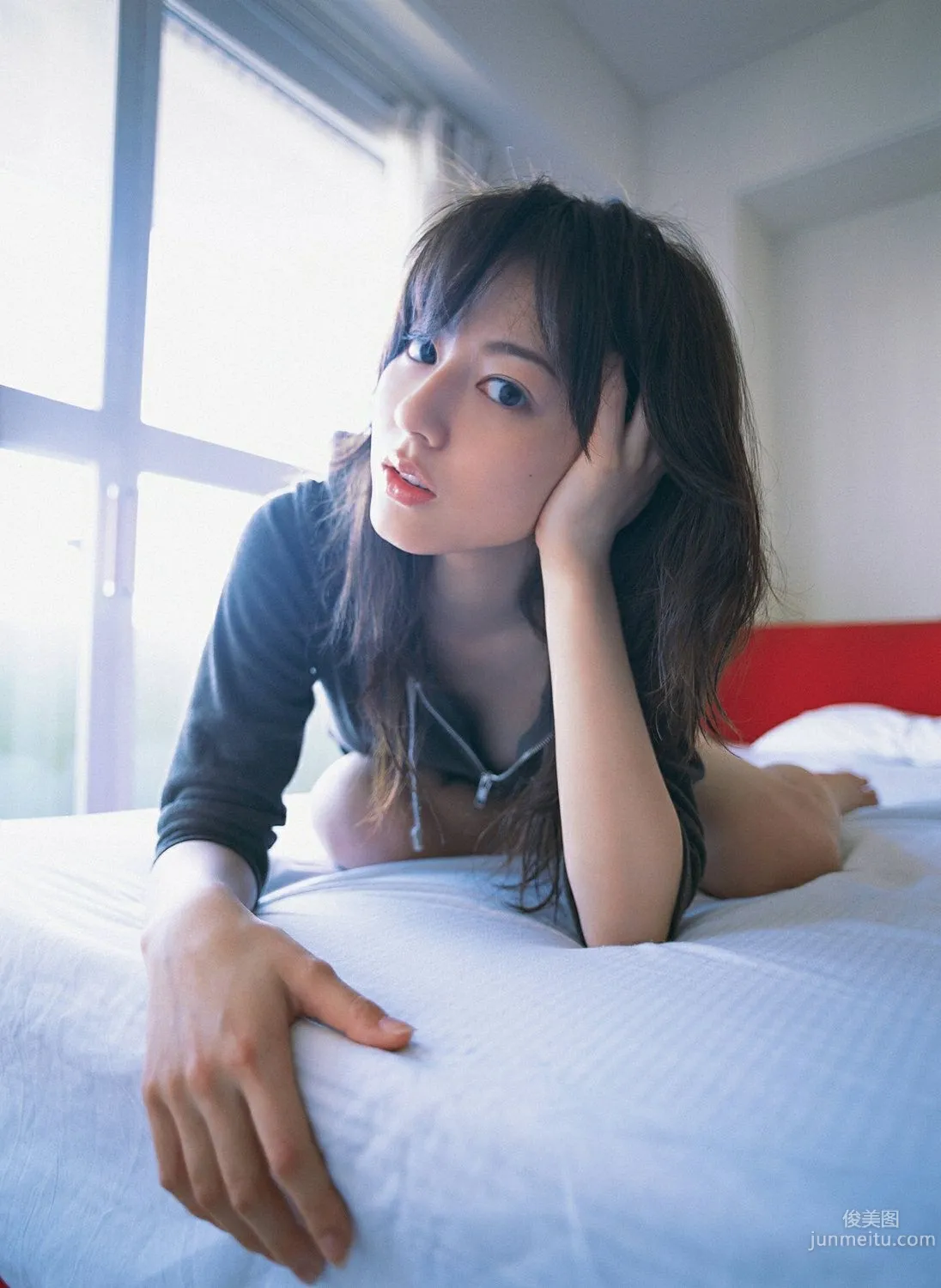 杉本有美《壓倒的美少女》寫真集 [YS Web] Vol.218 84