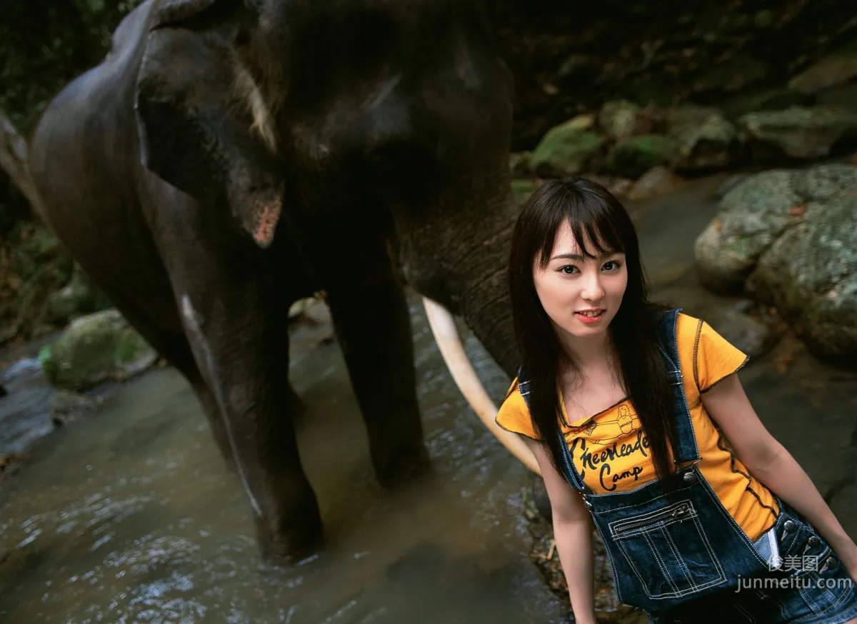 秋山莉奈《熱帯、美少女、ハプニング!!!》寫真集 [YS Web] Vol.215 24