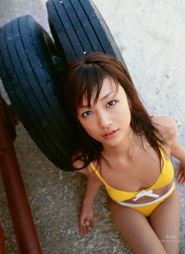 工藤裡紗《Queen of Smile》寫真集 [YS Web] Vol.164 28