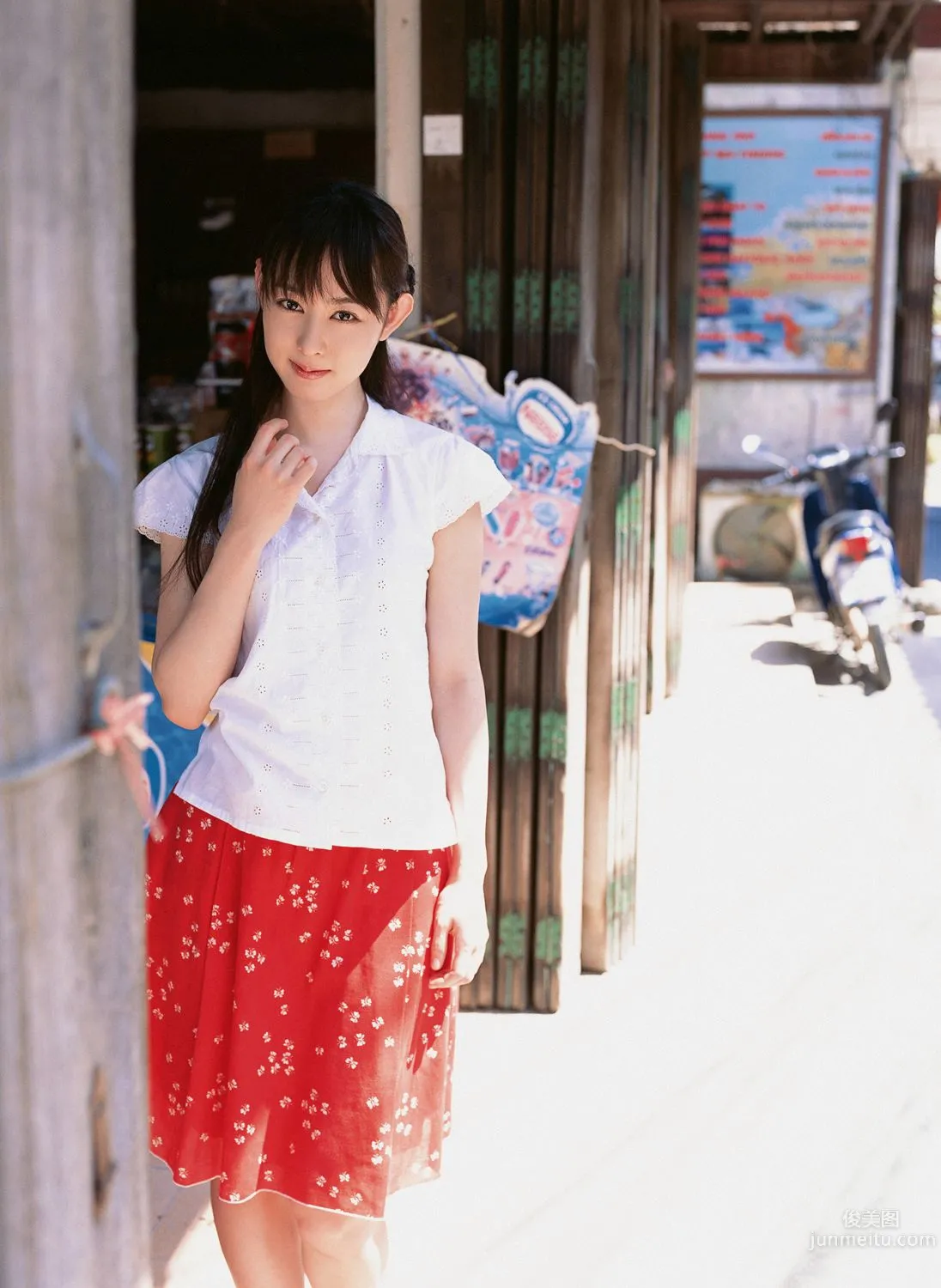 秋山莉奈《Watch Her Hip!》寫真集 [YS Web] Vol.200 16
