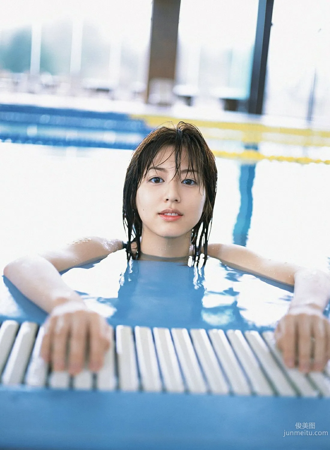 杉本有美《壓倒的美少女》寫真集 [YS Web] Vol.218 20