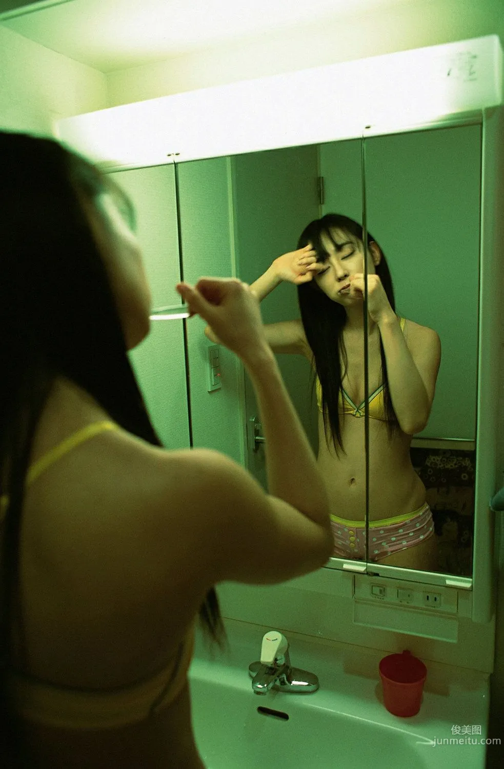秋山莉奈《キミの素颜こつそりのぞいちやいま？？？た》写真集 [YS Web] Vol.20743