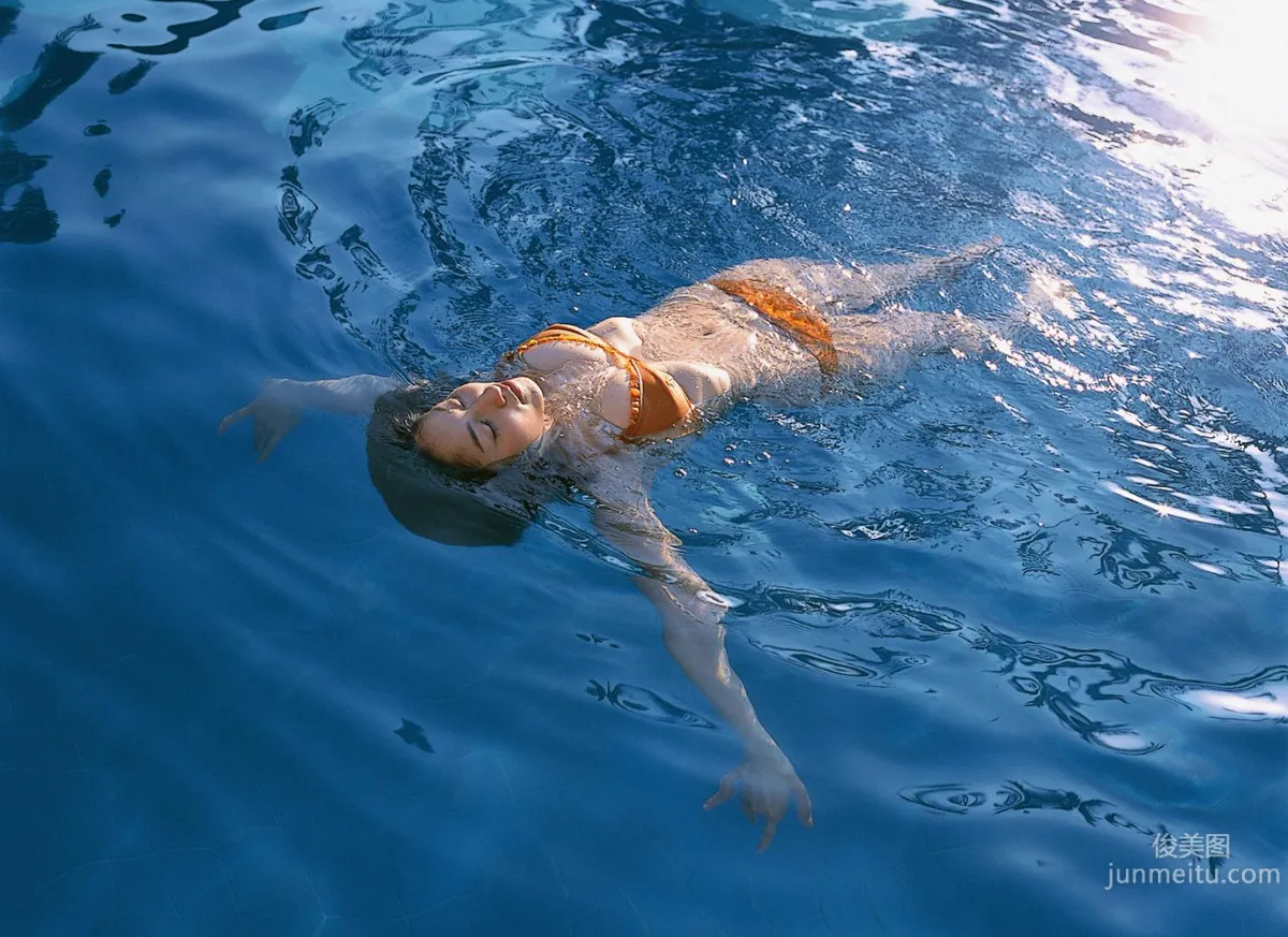 佐藤寛子《Dive Into Your Body》写真集 [YS Web] Vol.1272