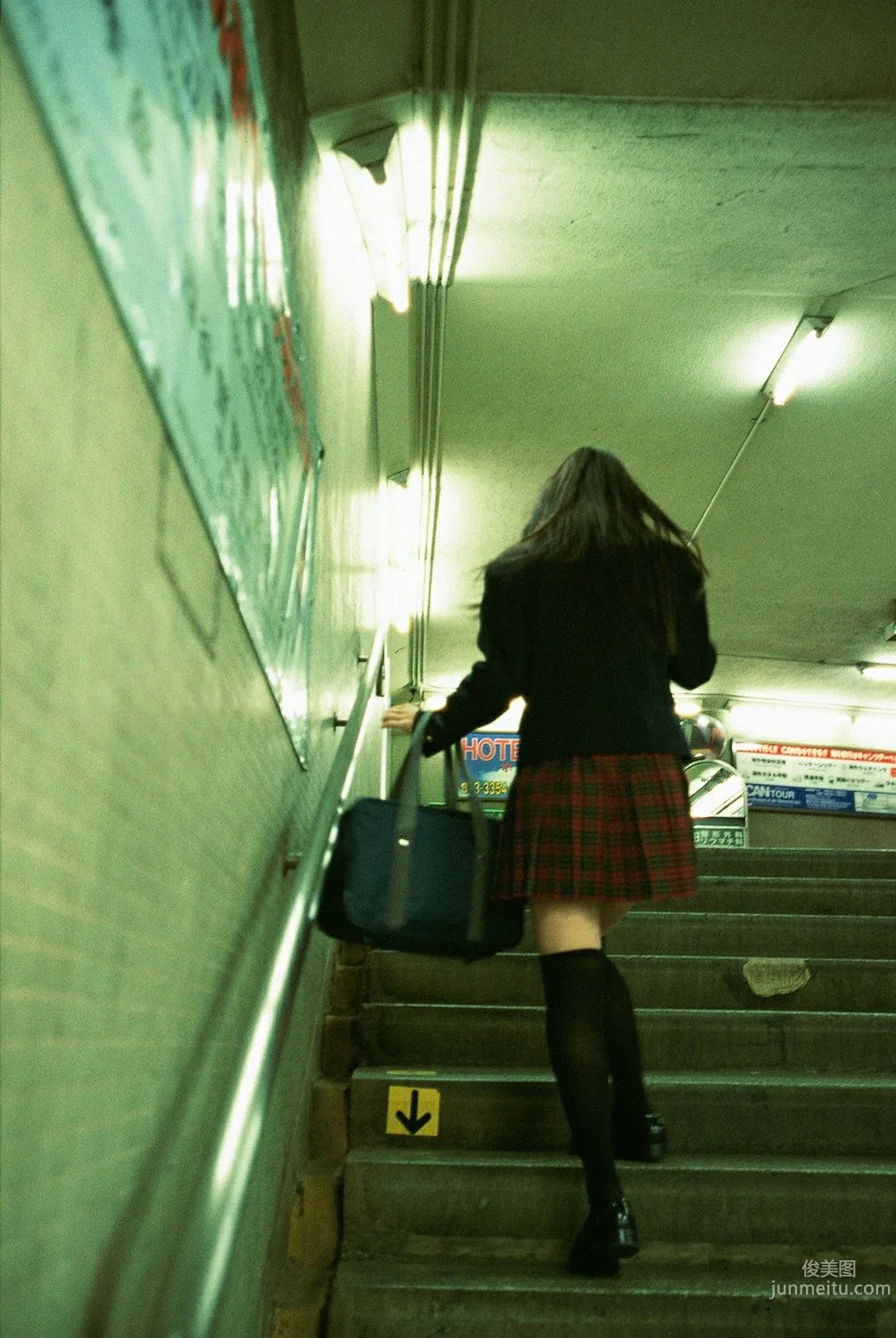 秋山莉奈《キミの素颜こつそりのぞいちやいま？？？た》写真集 [YS Web] Vol.2075