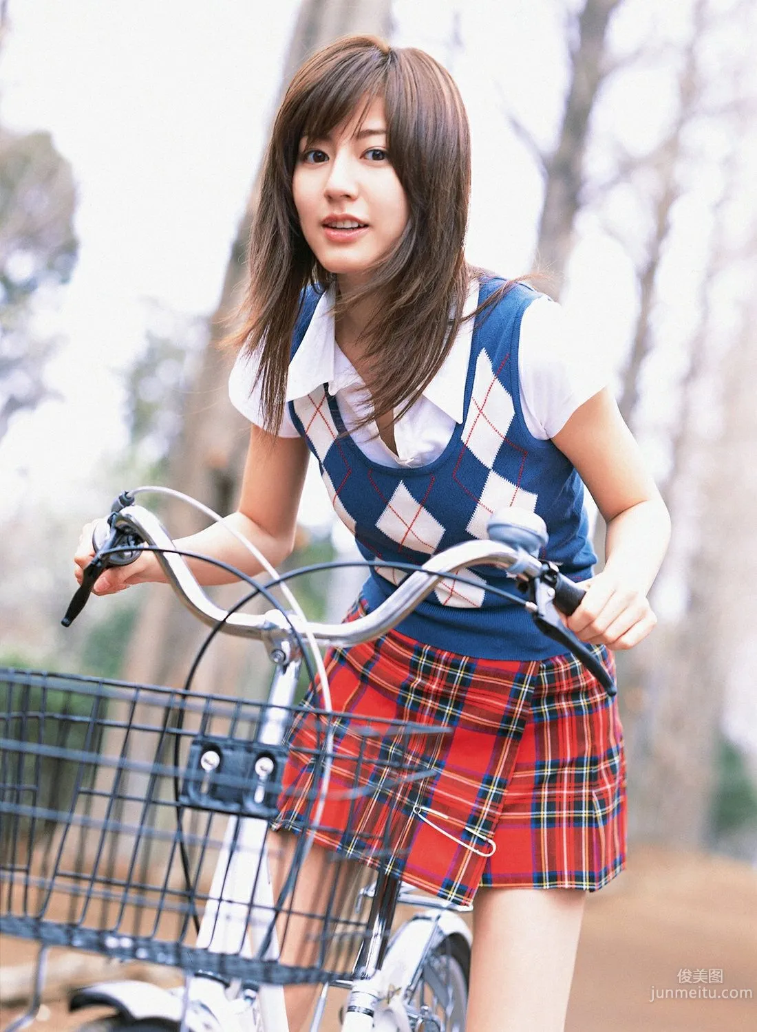 杉本有美《壓倒的美少女》寫真集 [YS Web] Vol.218 42