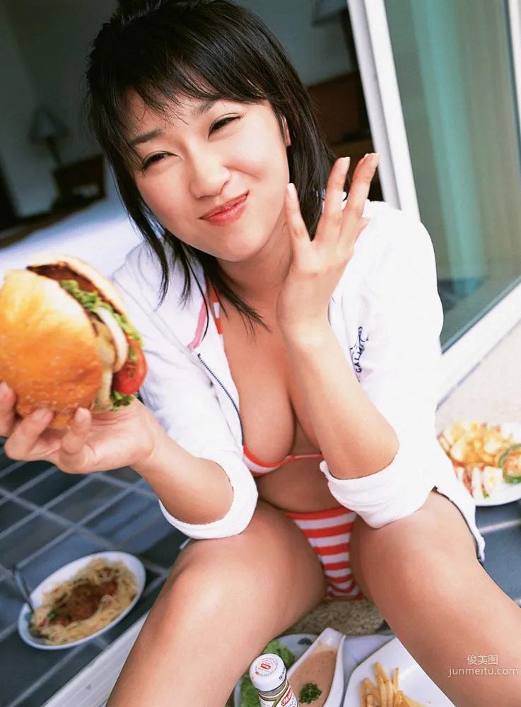 原幹恵《ミッキー全力疾走!揺れに揺れるぜFカ ップ》寫真集 [YS Web] Vol.192 23