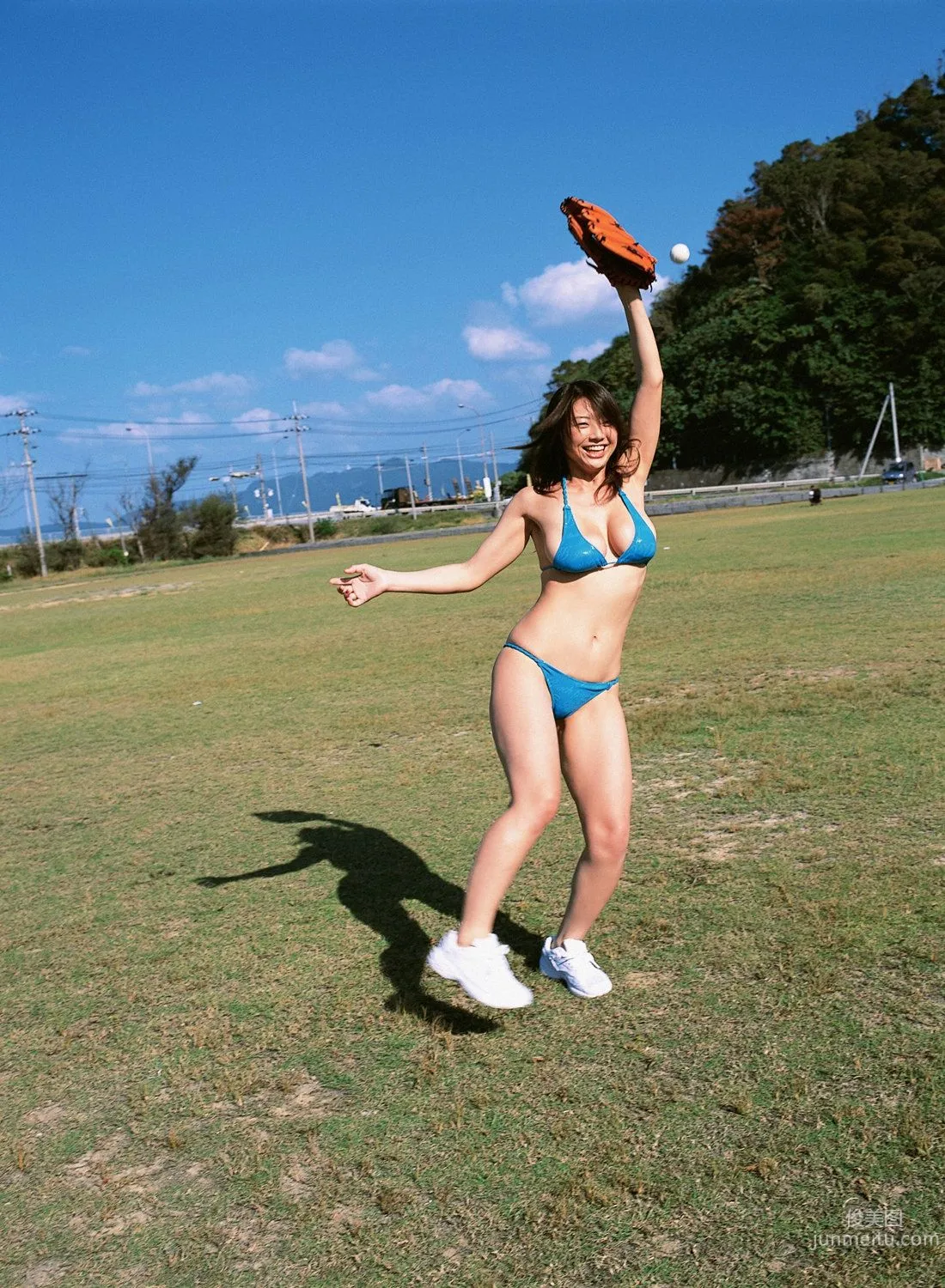 相澤仁美《男子のハートに全力投"乳"》寫真集 [YS Web] Vol.204 27