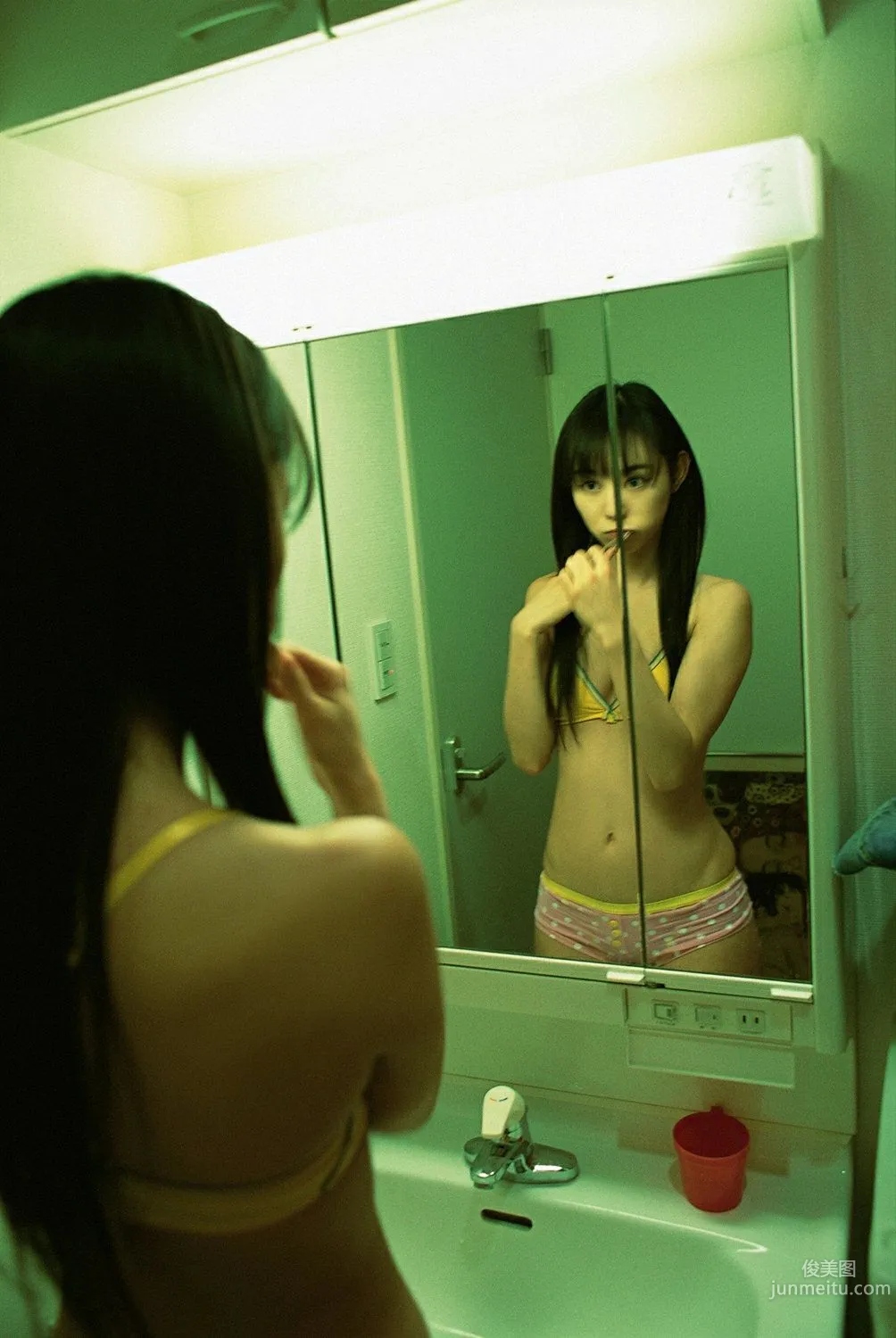 秋山莉奈《キミの素颜こつそりのぞいちやいま？？？た》写真集 [YS Web] Vol.20742