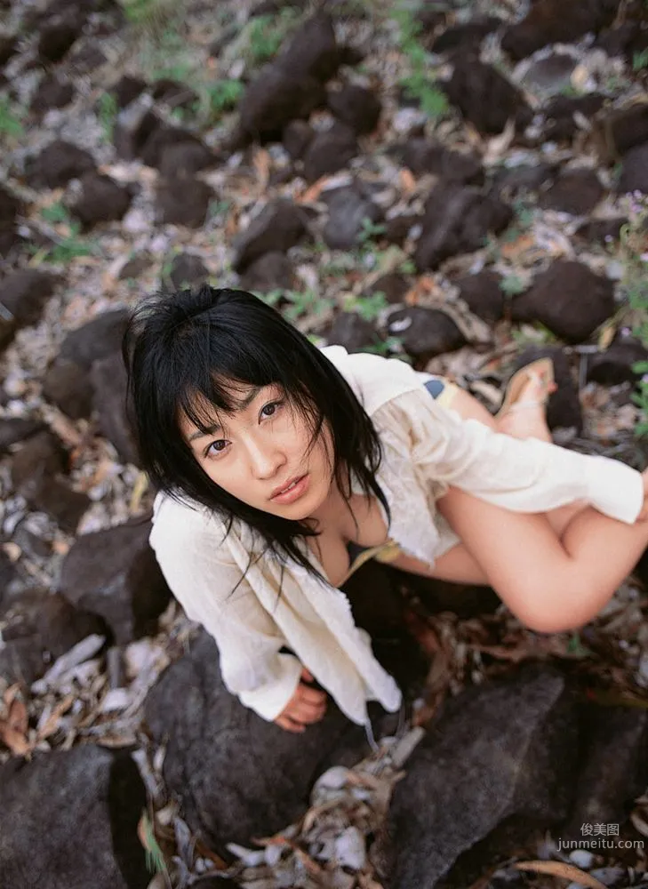 佐藤寛子《川の流れに、身をゆだねて…》寫真集 [YS Web] Vol.173 21