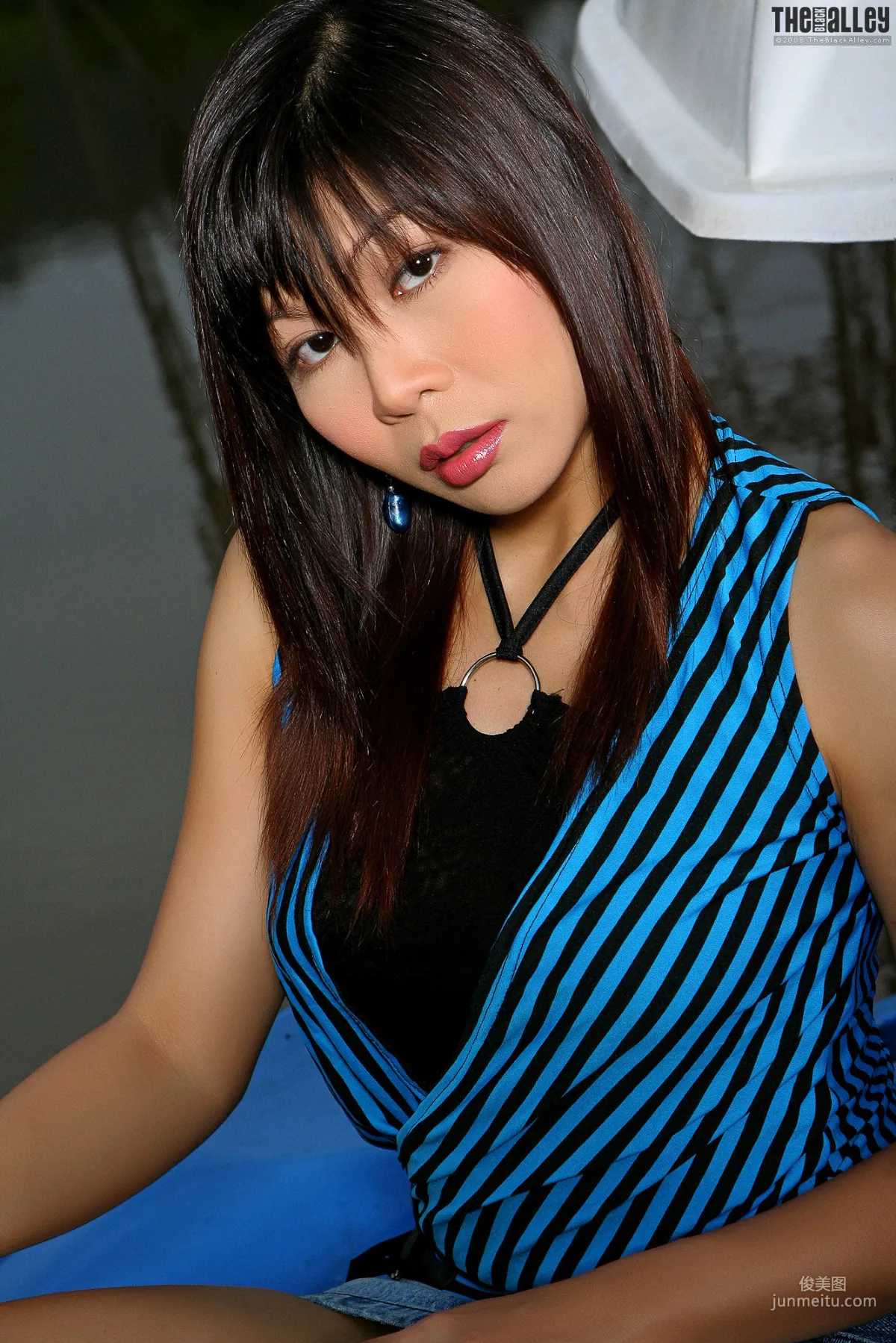 [TheBlackAlley] Naomi Kai 牛仔超短裙 寫真集 2