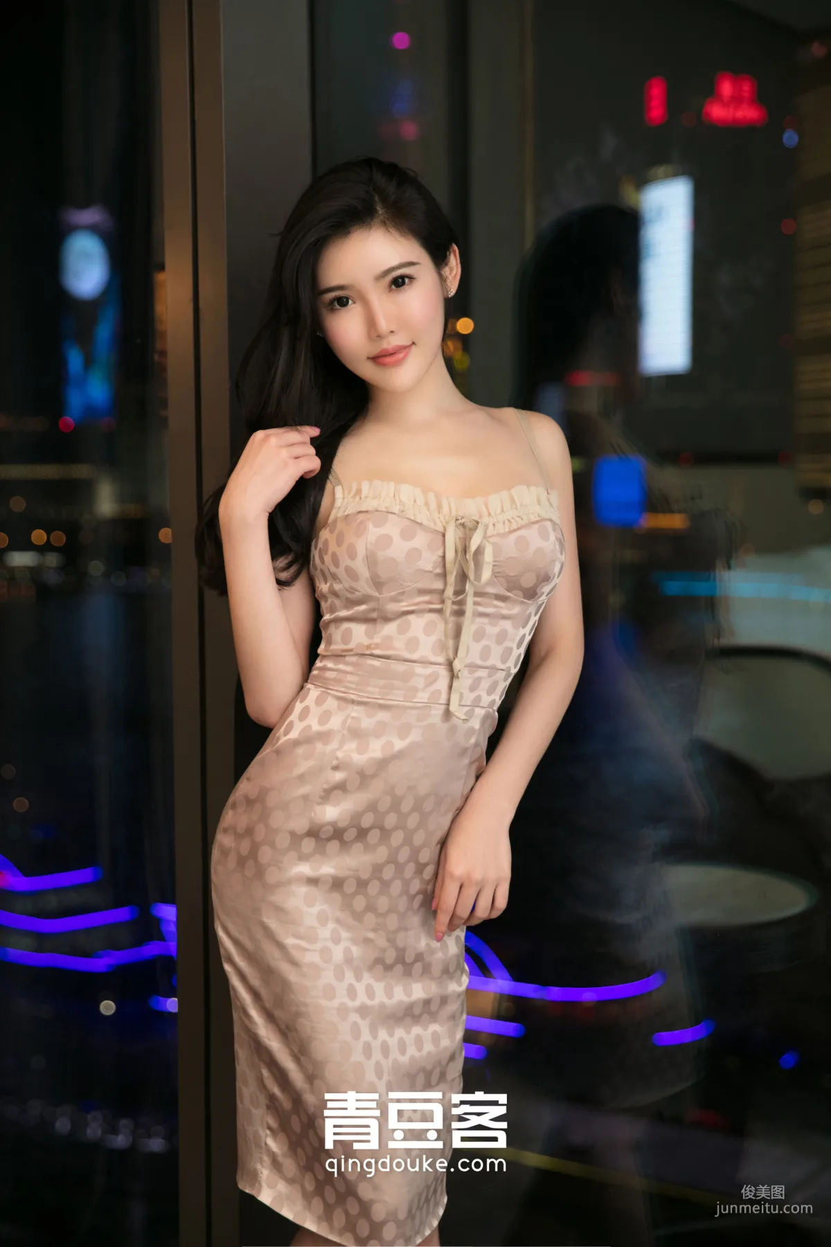 何晨曦《性感女仆何晨曦銷魂蝕骨》 [青豆客QingDouKe] 寫真集 48