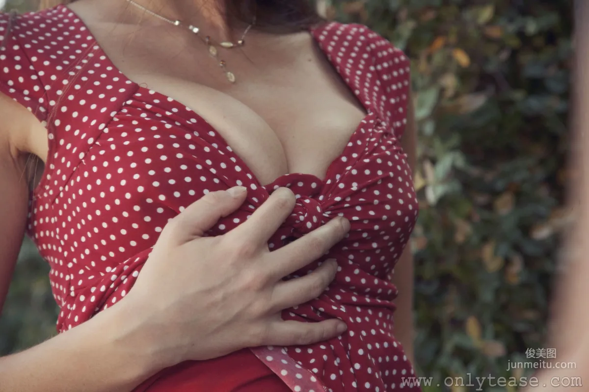 Maria E《鏡子裡的連衣裙女郎》 [OnlyTease] 寫真集 23