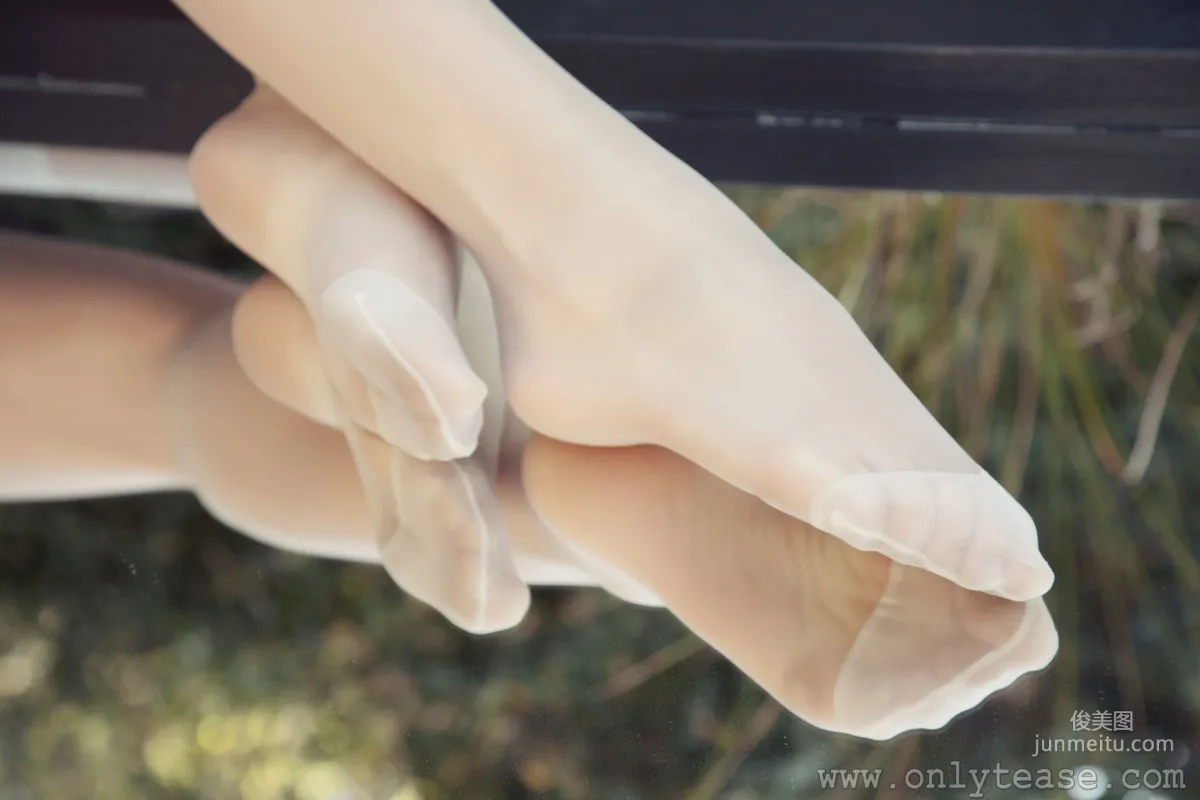 Maria E《鏡子裡的連衣裙女郎》 [OnlyTease] 寫真集 44